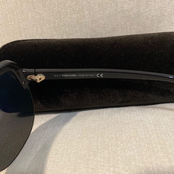 Tom Ford Shield Sunglasses black/gold TF560 w/ case main image 6